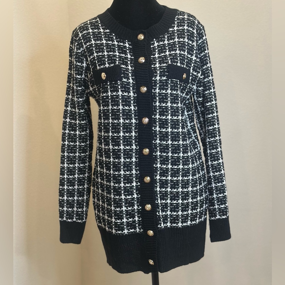 🍒 Black and White Women's Sweater